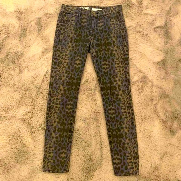 DKNY ANIMAL PRINT JEANS - Picture 7 of 8